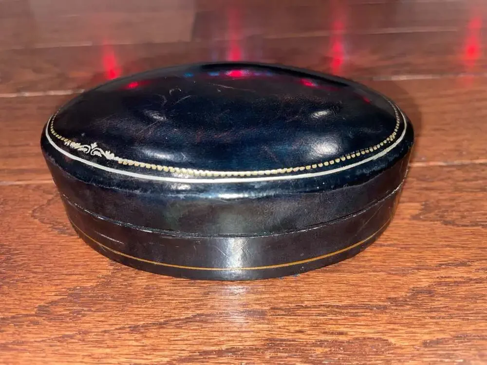 Vintage Genuine Calf Leather Oval Coin & Jewelry Case – Made in Italy